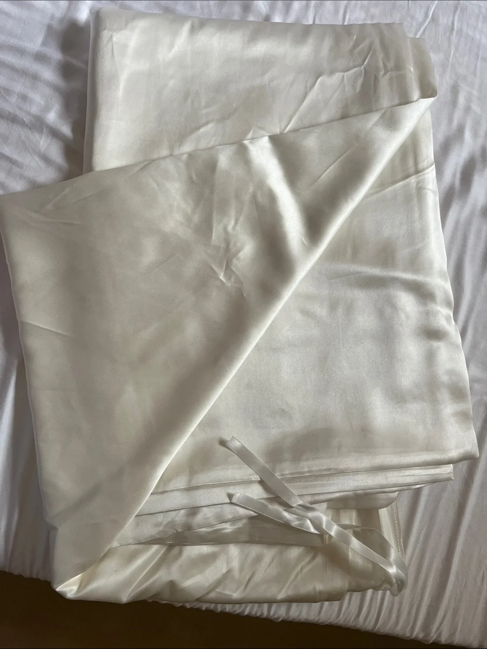 PERLE Silk Twin silk comforter. 100 percent mulberry silk. New with tags.